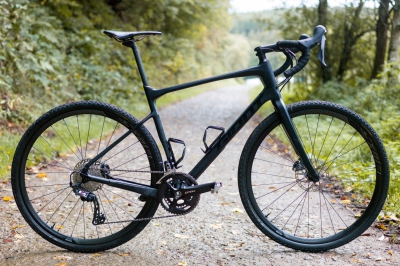 GIANT REVOLT WITH SHIMANO GRX BIKE 
